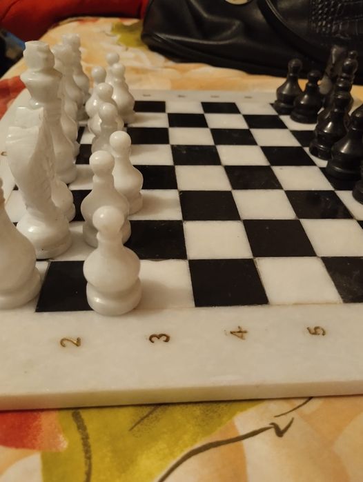 Шахматы из мрамора