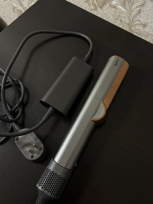 Dyson Airstrait выпрямитель