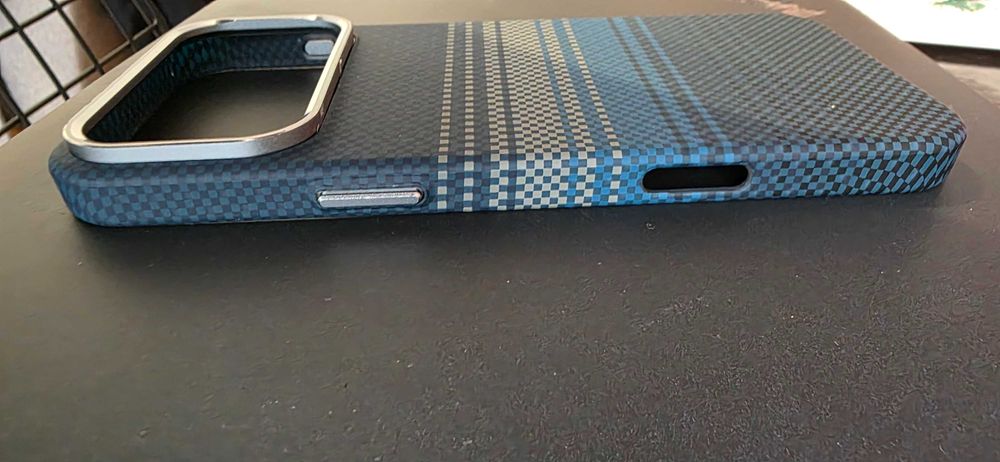 iPhone 17 pro max кейс