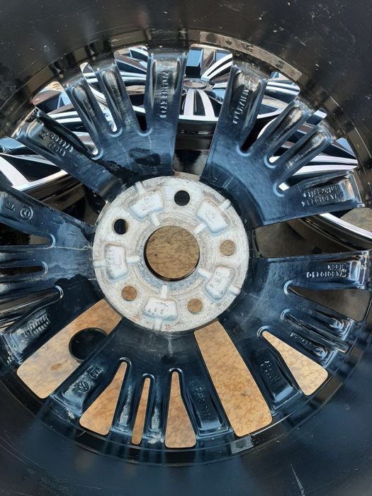 Продам диски р18 оригенал.