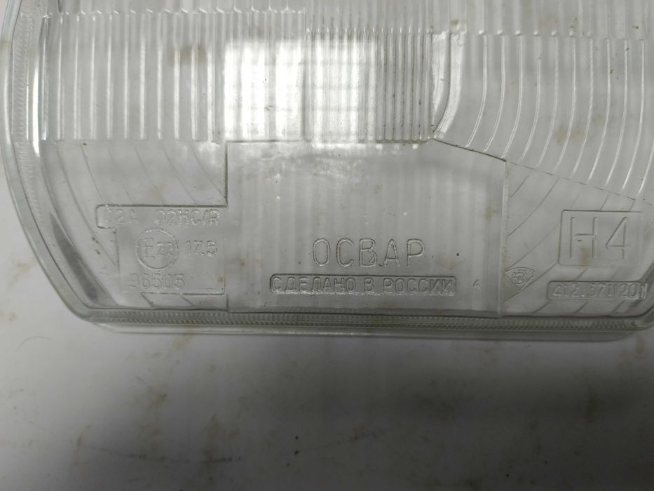 Продам стекло на Москвич