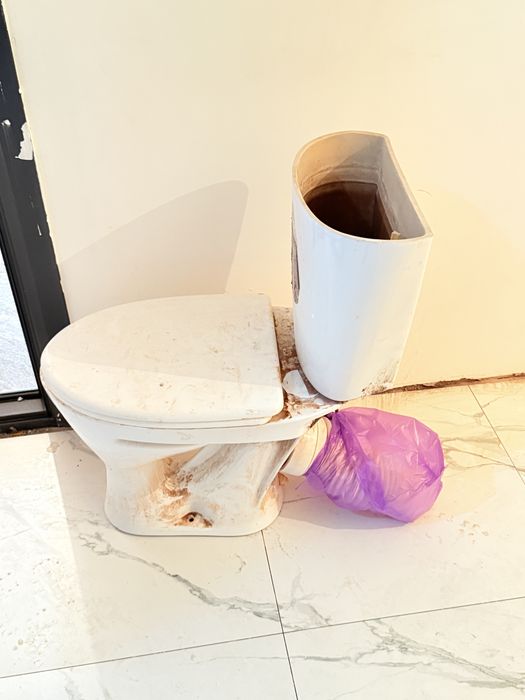 Продам унитаз и остатки материалов