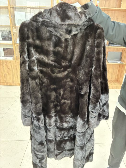 Продам норковую шубу