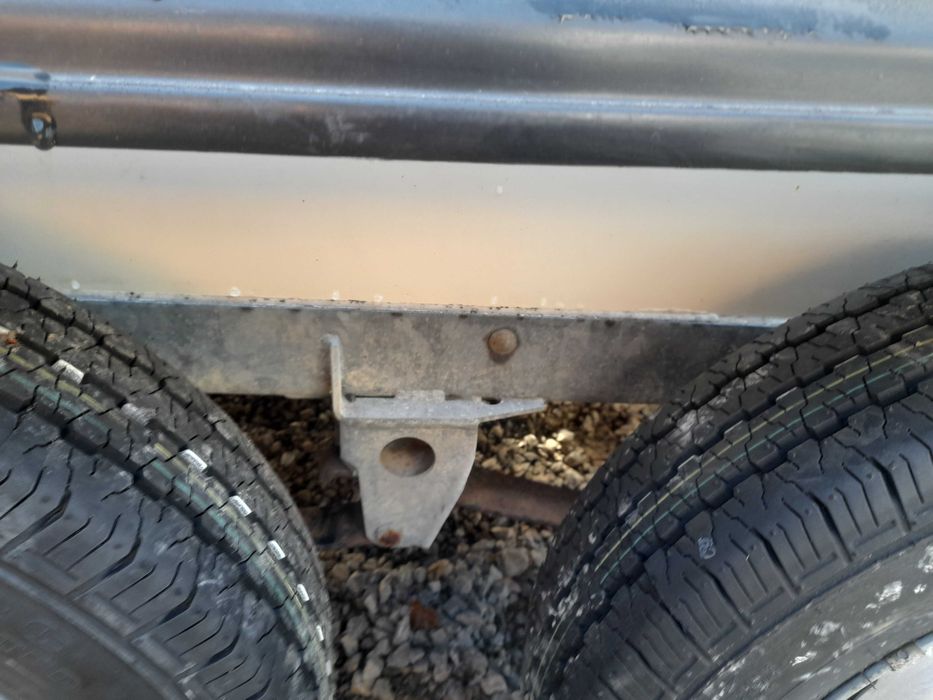 Затворено Ремарке 2700кг. Ифор Уилямс Iford Williams.
Модел BV105G