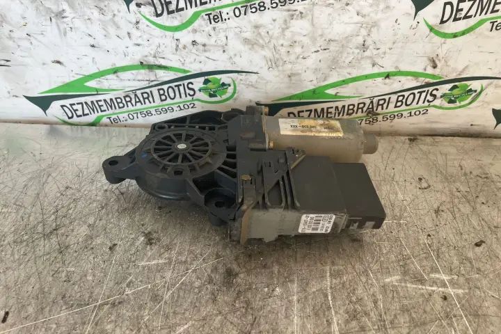 Motoras macara geam spate dreapta Volkswagen VW Golf 2001