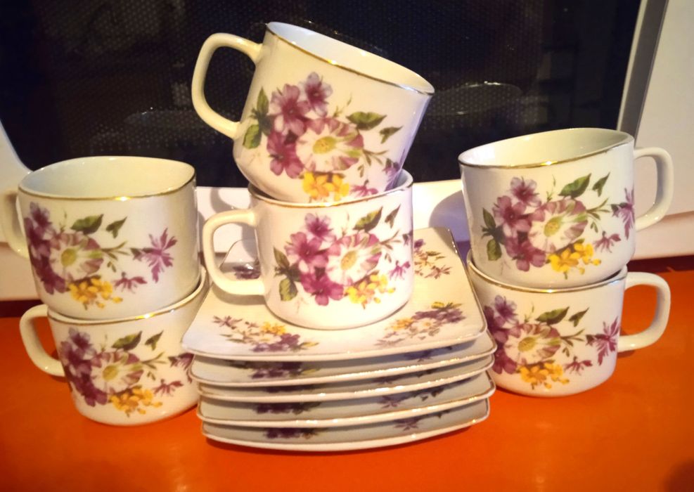 Сервиз чайный, чашки кофейные, блюдо фарфоровое, сковорода., блинница