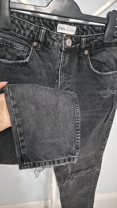Blugi negri Zara Mom Fit  cu rupturi, marimea 36