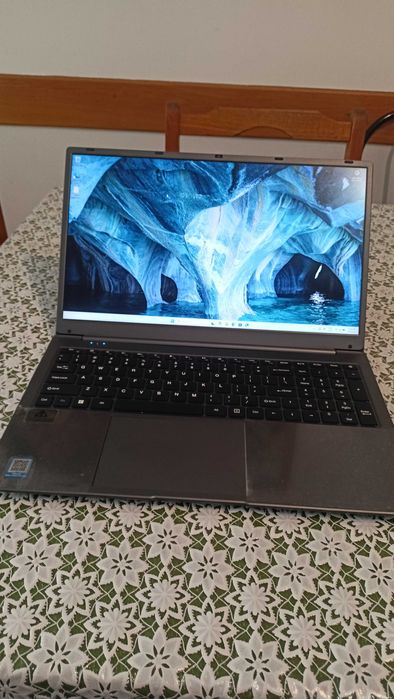 Laptop 17,3 inch aproape nou