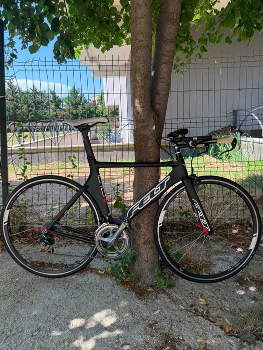 Bicicletă Felt B16 carbon TT/triatlon, mărime 54, Shimano 105 + Ultegra, fără pedale, 4 cauciucuri și camere noi incluse