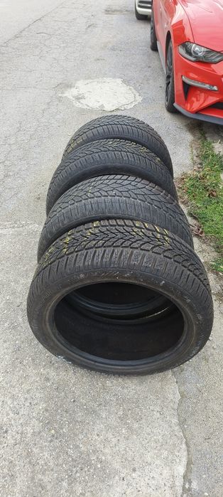225/45/17 зимни гуми  Dunlop