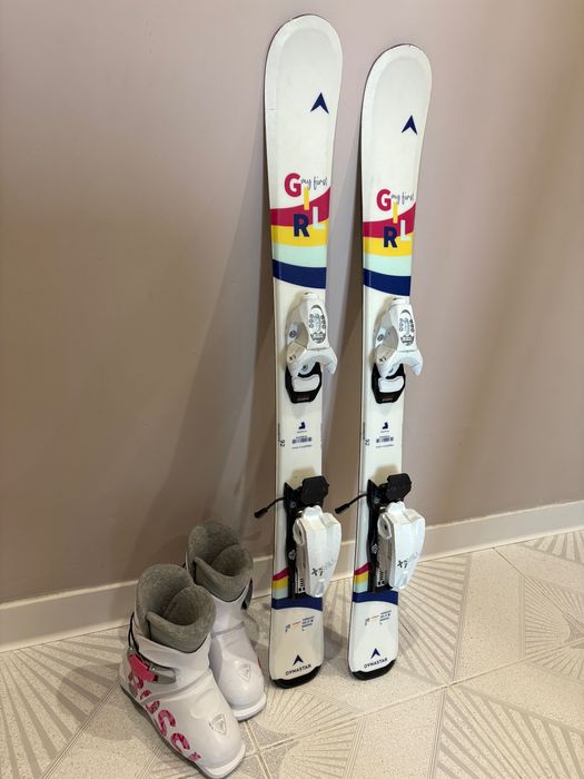 Детски ски, ски обувки и каска