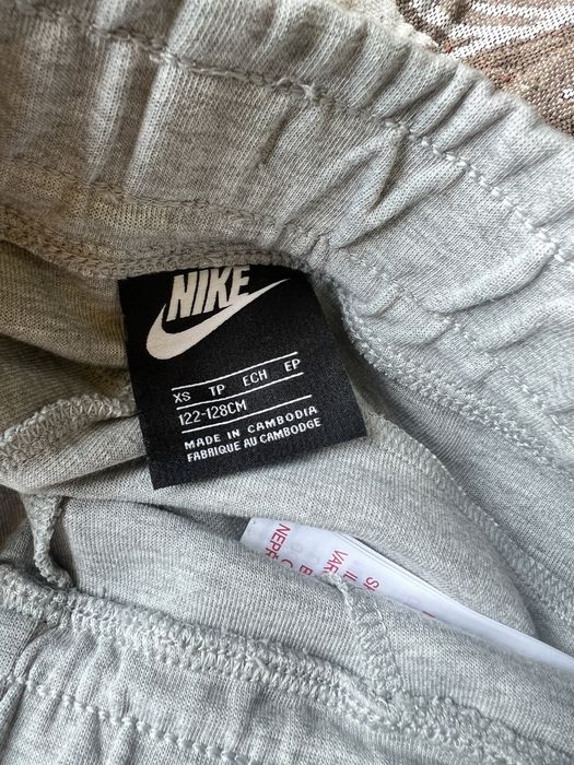 Pantaloni Nike Tech Fleece