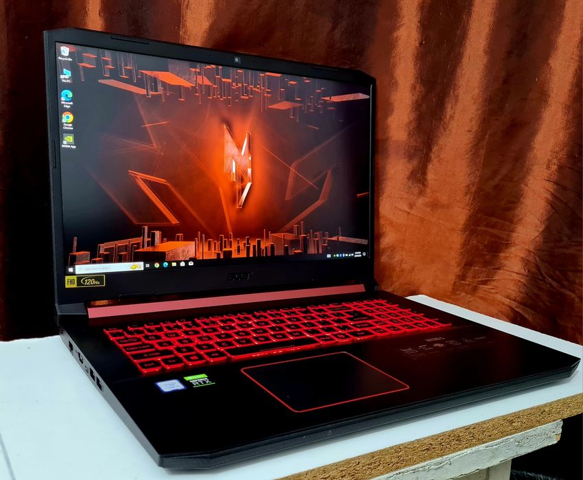 Laptop Gaming Acer Nitro cu ecran mare   si Video RTX