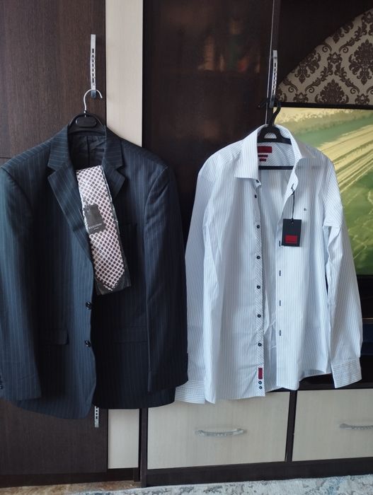 Продам мужской костьюм.