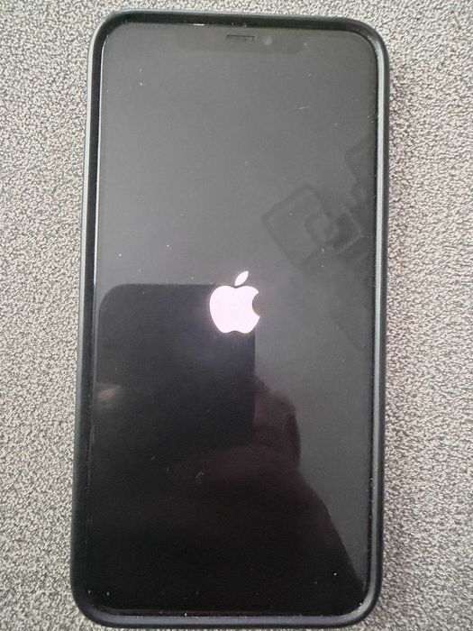 Vând iPhone 11 Pro Max, 64 GB – stare foarte bună