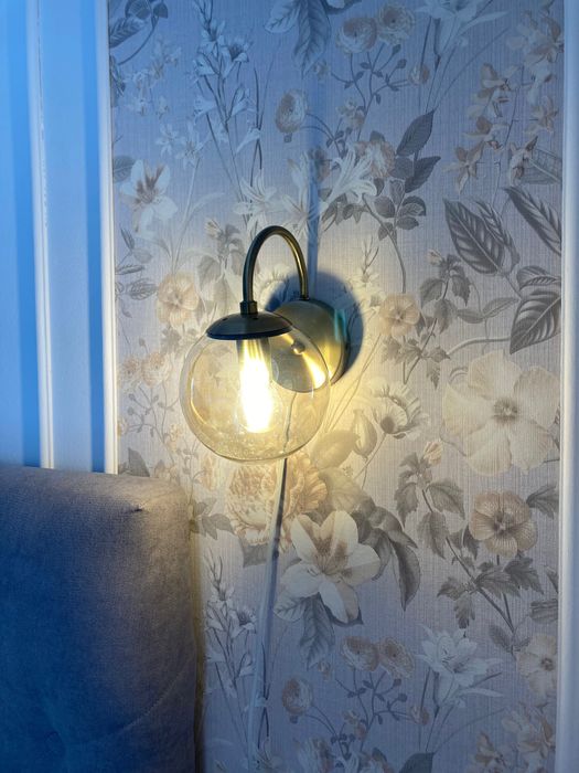 Aplică pentru perete