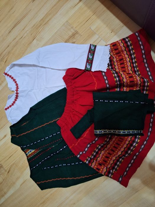 Народна носия за момче и за момиче