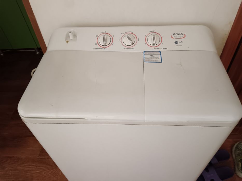 Продам б\у диван ни дорого 10 тысяч тенге.