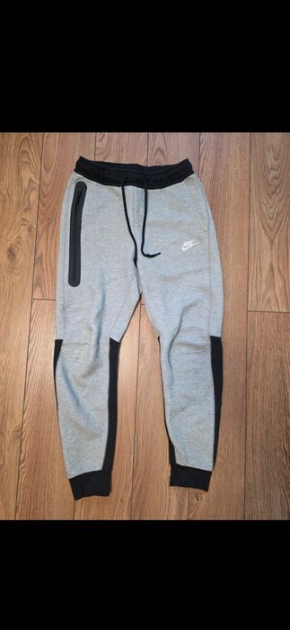 Pantaloni Nike Tech