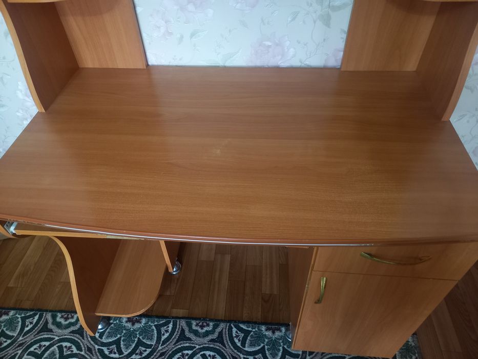 Продам компьютерный  стол в хор сост