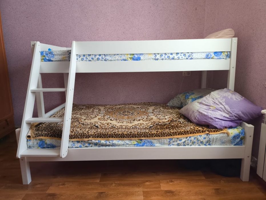 Кровать двухярустная.