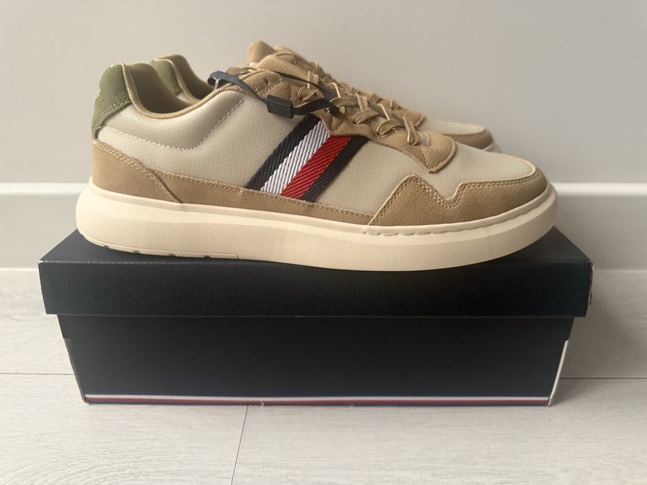 Продам кроссовки Tommy