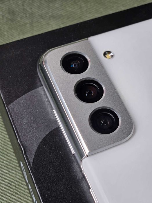 Смартфон Samsung Galaxy S21 128 ГБ белый