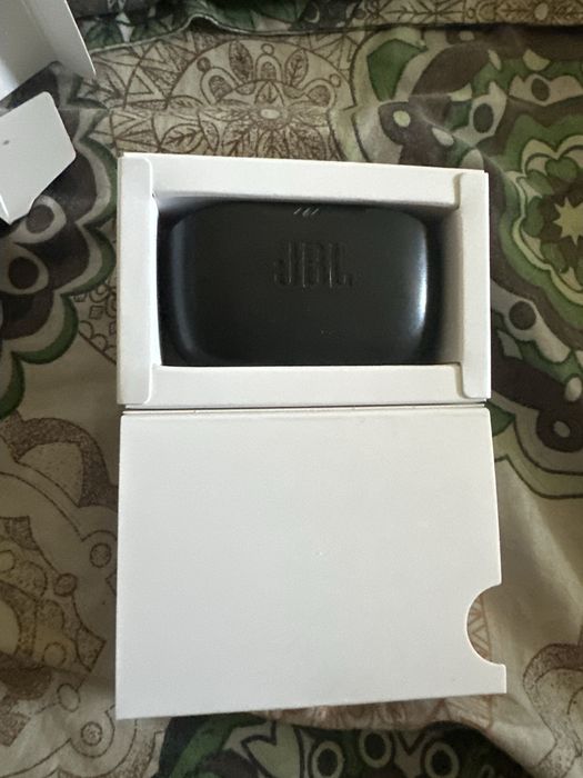 Vand casti jbl wave buds