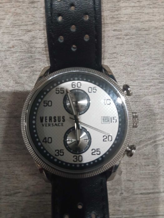 Versace versus мьжки часовник