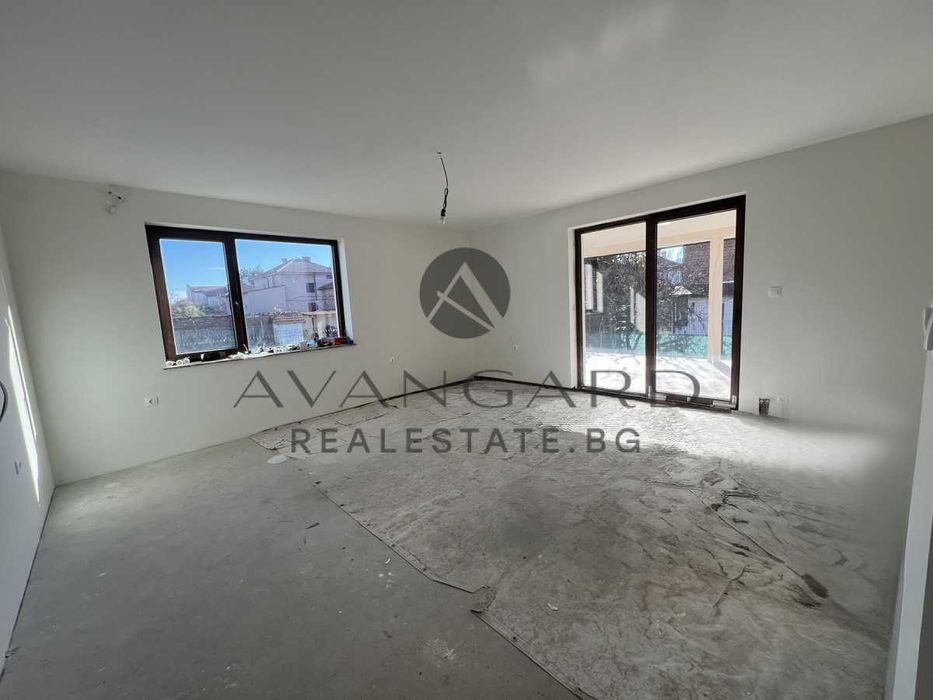 оф.24684 Самостоятелна двуетажна къща с акт 16 в Крумово