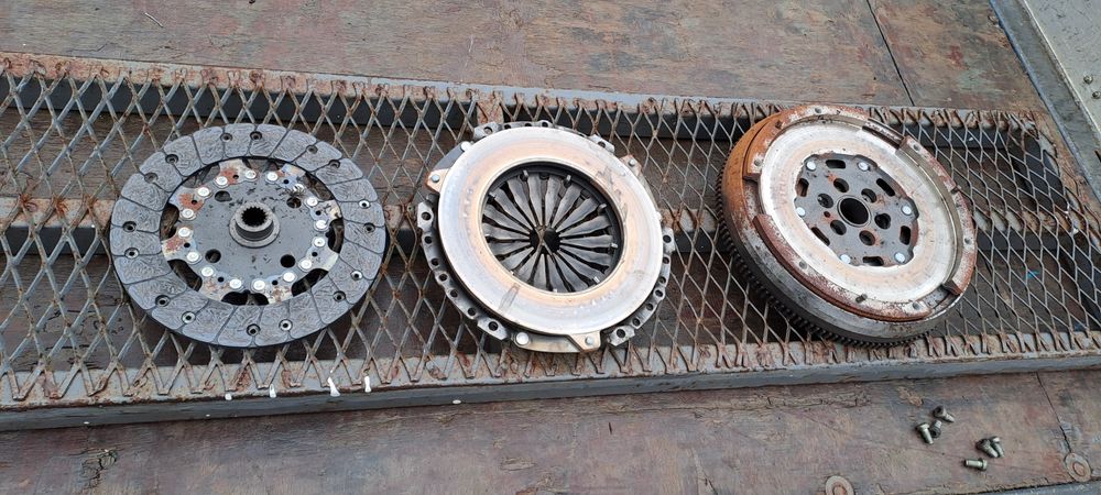 Демпферен маховик със съединител за Пежо Ситроен 1.6хди 110кс