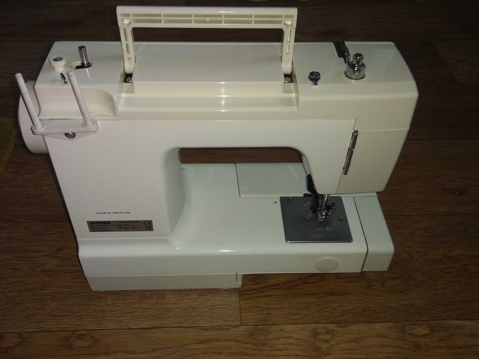 Продам швейную машинку Janome 397S