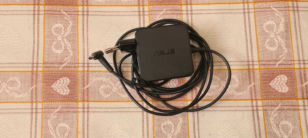 Incarcator pentru laptop Asus mufa subtire,stare buna