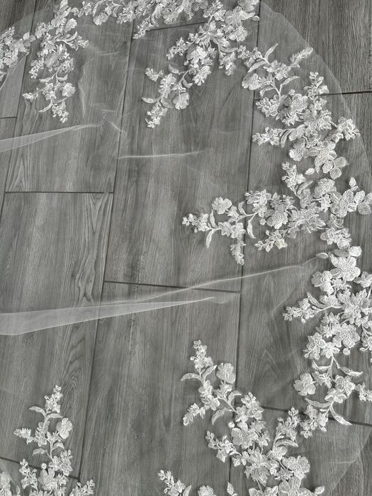 Voal ivory sau alb cu dantela