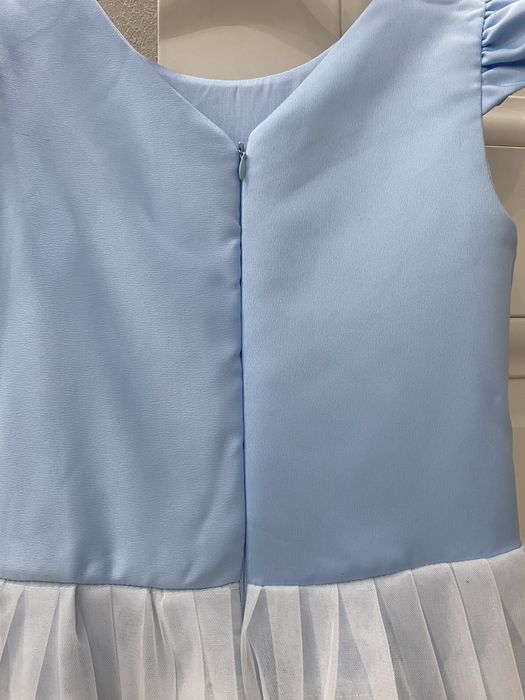 Платье для девочки в хорошем состоянии