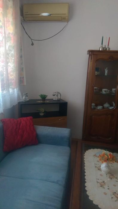 Colțar extensibil,comodă și masă de sufragerie