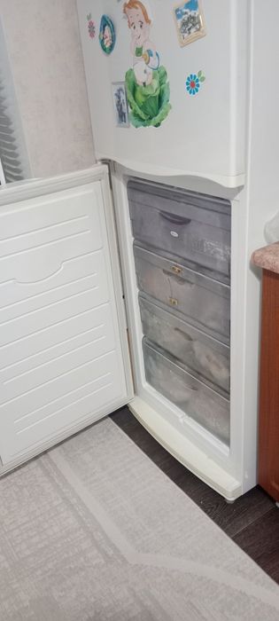 Продам 2-х камерный холодильник