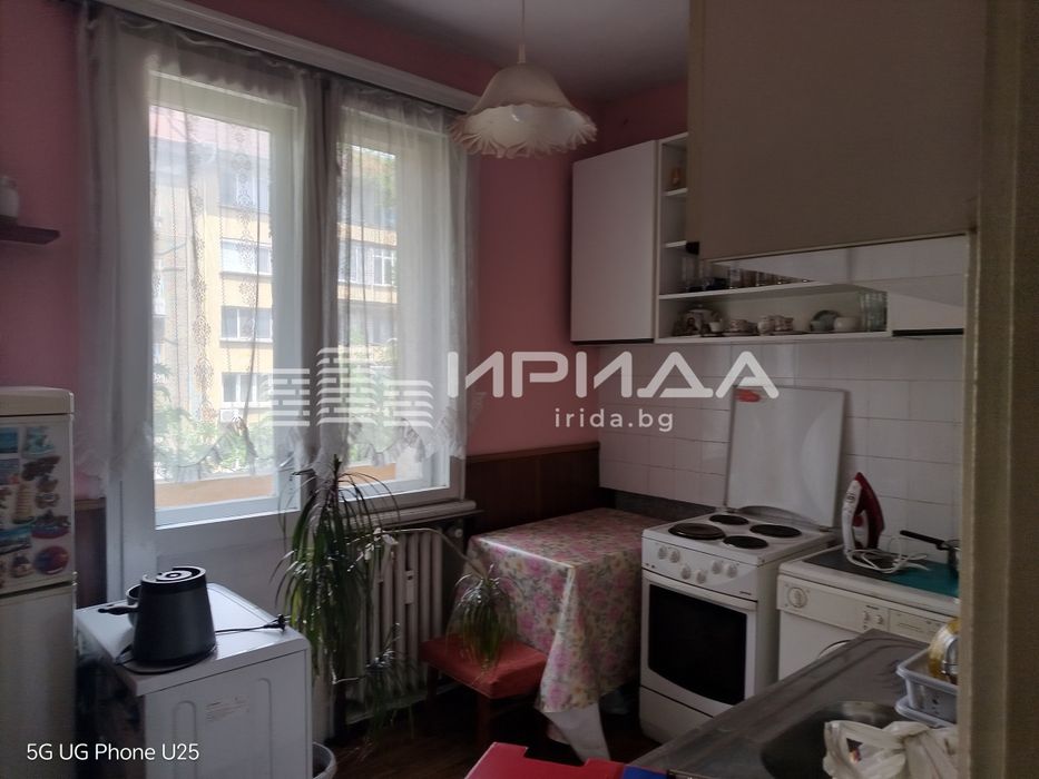 Продава тристаен апартамент в Центъра