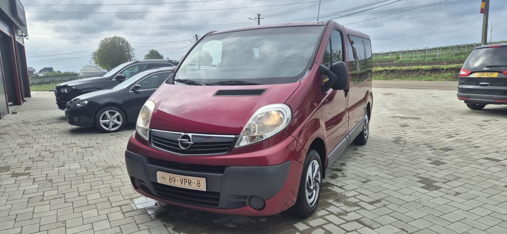 Opel Vivaro 2l 6 locuri