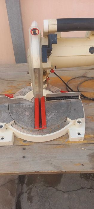 Электрический пила торцовка.