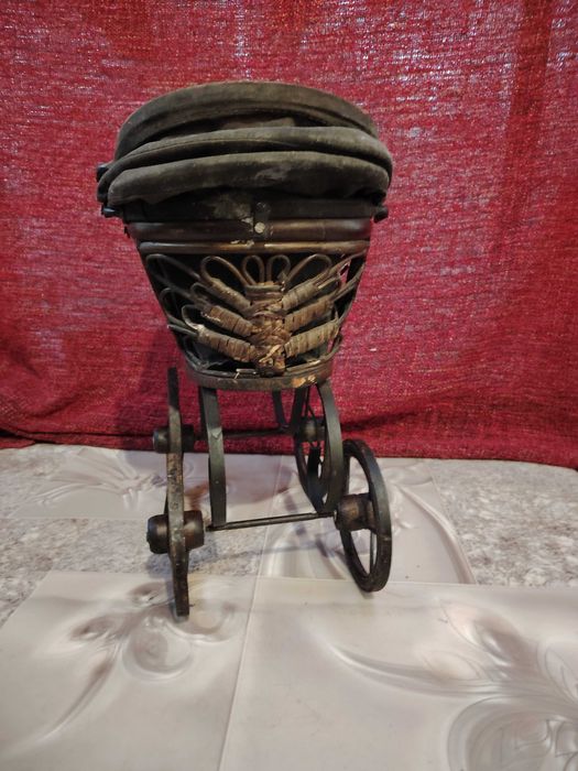 Ornament grădină,  cărucior vechi ornamental