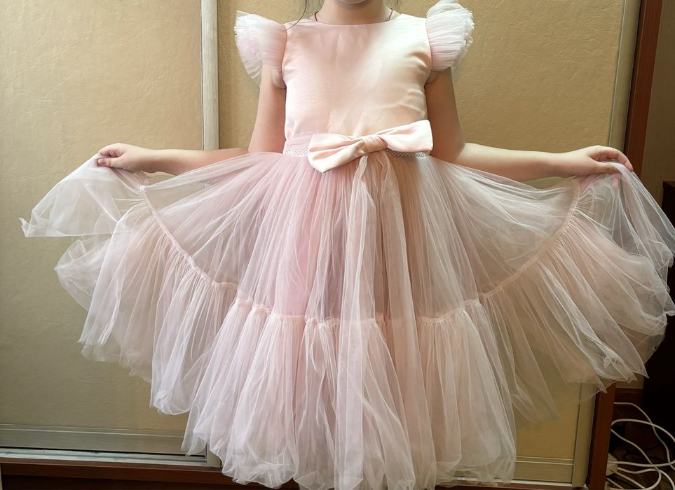 Платье для девочки праздничное