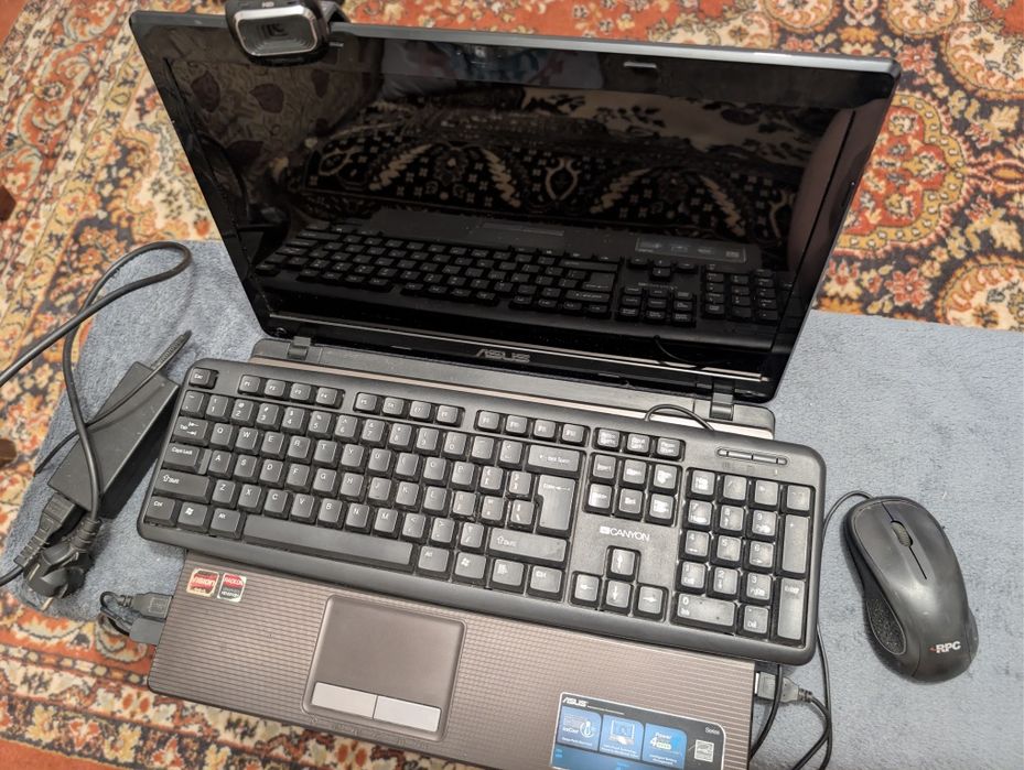 Vând laptop Asus