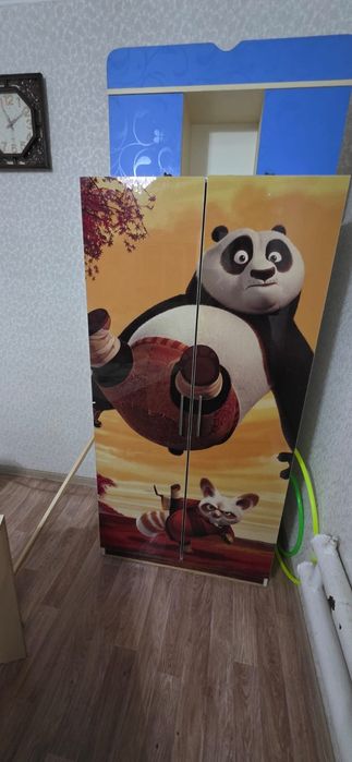 Кроватьс бортиками и шкаф