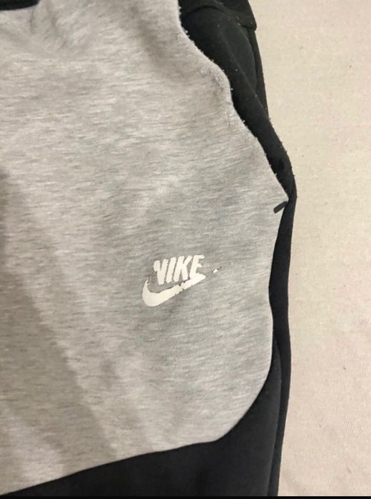 Pantaloni nike tech