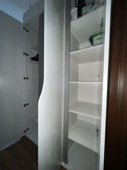 Шкаф трехдверный