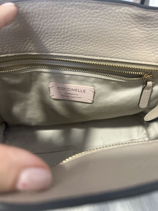 Vand geanta purtata Coccinelle