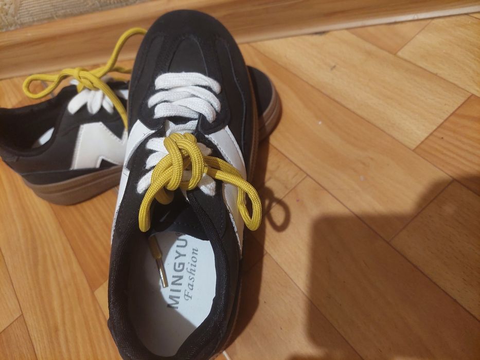 Женские кроссовка