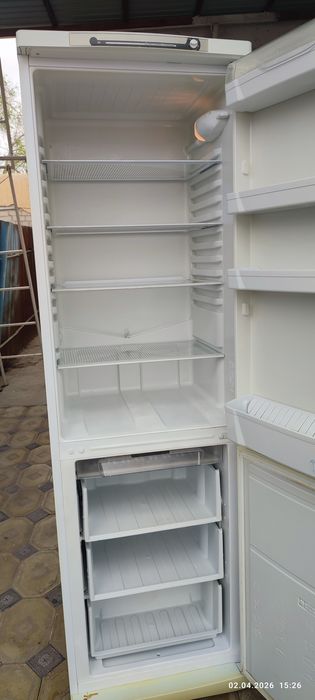 Холодильник Индезит.