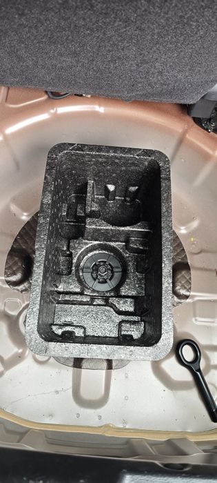 авариен комплект(компресор +пяна)за гуми Kia/Hyundai (заместител на ре